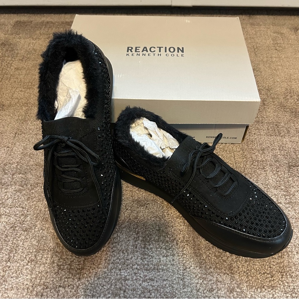 Kenneth Cole Reaction Black Low-Top Sneakers with Sequins
